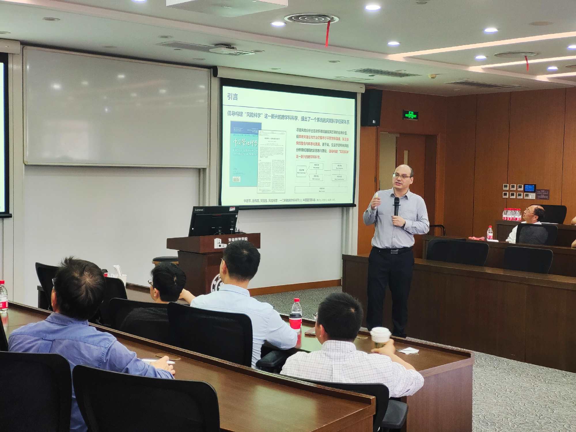 中国科学院大学经管学院李建平常务副院长莅临我院作专题讲座